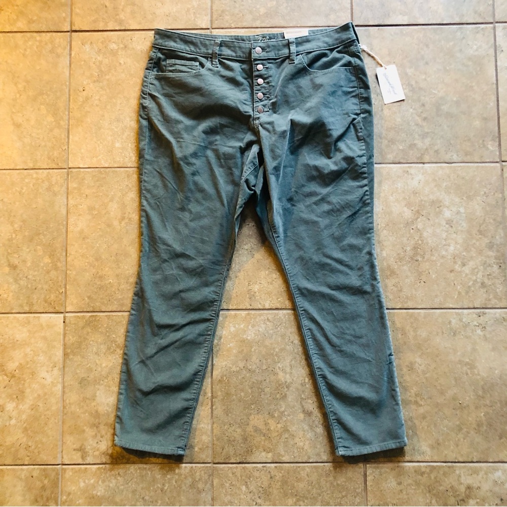 Universal Thread Skinny Pants - Green NWT